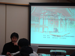 奈良県文化財保存事務所竹口主査より、事例発表。「高鴨神社彩色調査工事について」講演。